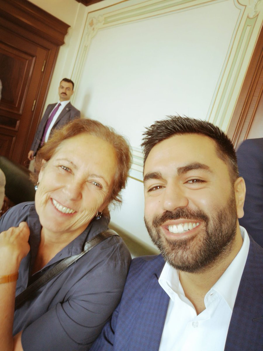 Green #smile 😊:
=> Ein schönes "Souvenir" aus dem Gouverneursamt unserer Partnerregion #Bursa (Der Gouverneur lächelte nicht - wir schon)😉