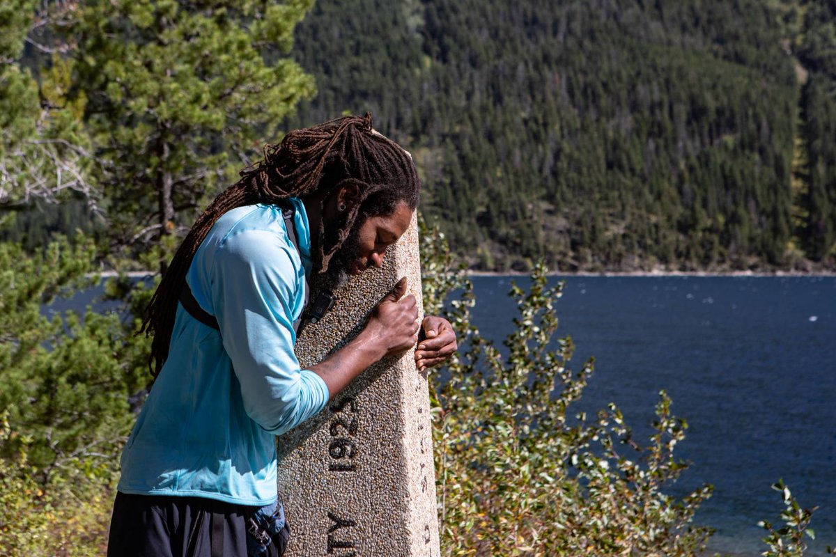 ec_doc's tweet photo. Congrats, Akuna!

"2.5 years after his first step on the #PacificCrestTrail, Will ‘Akuna’ Robinson reached the northern terminus of the #ContinentalDivideTrail. In doing so, he became the first black man to #thruhike the Big 3." https://t.co/YqB7YH1L8B via @TheGearJunkie https://t.co/KJnz5mAgnp