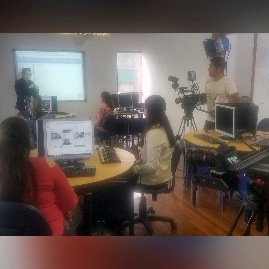 joselopez_dis's tweet photo. La genial experiencia de formar parte de los Embajadores UNIR. Un día acompañado de excelentes profesionales y compañeros UNIR Alumni. En enorme agradecimiento a @UNIR_Ecuador  por la invitación a participar de esta iniciativa. #yosoyUNIR #UNIRAlumni #UNIREcuador #embajadoresUNIR https://t.co/9sRxRLlAhJ