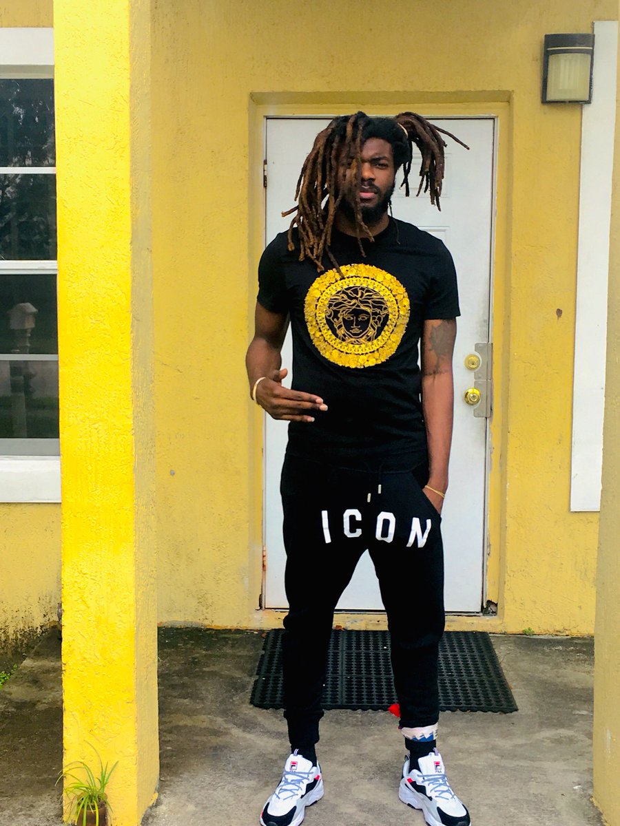 MambaMontana_8's tweet image. Could Of Been A Pimp The Way I Move My Lips #CheckGang #Ducee