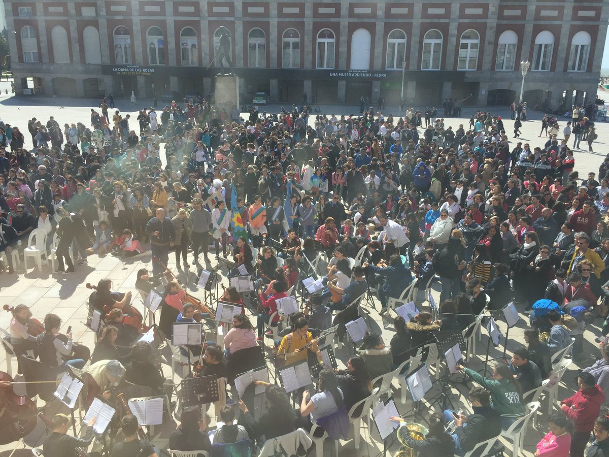 acteregion17's tweet photo. Estamos por empezar la 47 feria de Acte ! https://t.co/ZIes2zrVeM