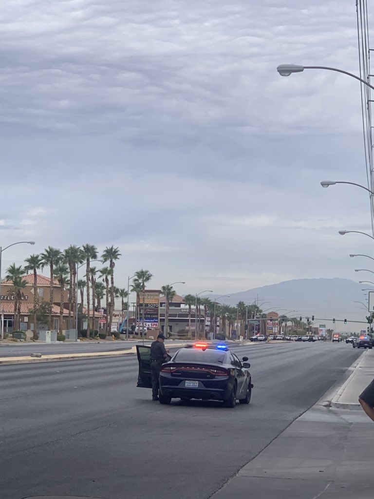 PinkCherryWax's tweet photo. Rainbow is shut down from police activity. Access the shop from Jones or Buffalo and enter from the south entrance to the Smiths parking lot. 
#lasvegas #TrafficAlert #thisiscrazy https://t.co/fFBI8NZWzs
