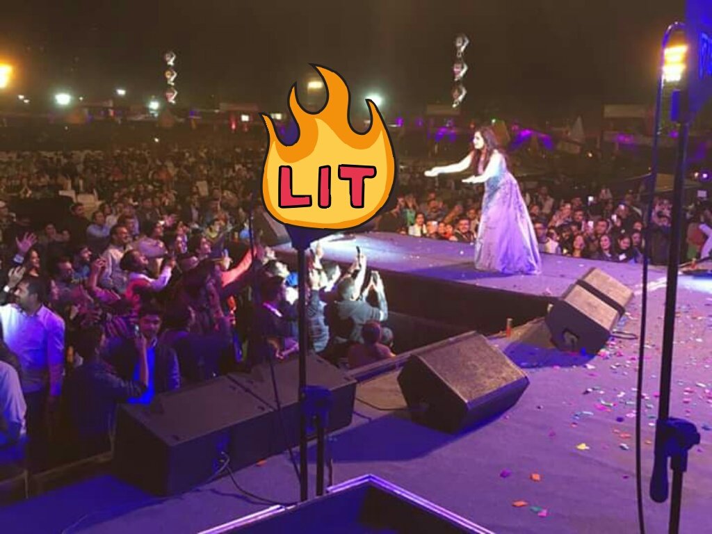 SonaSsg's tweet photo. *NEW MOMENTS*(SET-2)
#RemarkableThrowback
Some iconic stuffs from the stage in #Rajkot that still stimulated musical air with utmost gorgeous way!
@shreyaghoshal - The voice of versatility
#SGlive #SGrocks #6Jan2019 https://t.co/tTYsLcL66Q