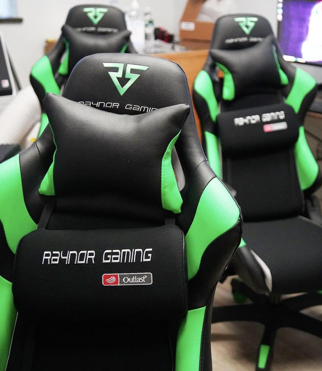 raynoresports's tweet photo. If it wasn’t for the bathroom we may not ever get up ⚡️
Comfortable, cool and pretty damn sexy 🔥#RaynorGaming
#MakeItRayn https://t.co/m9yYkf9bI7