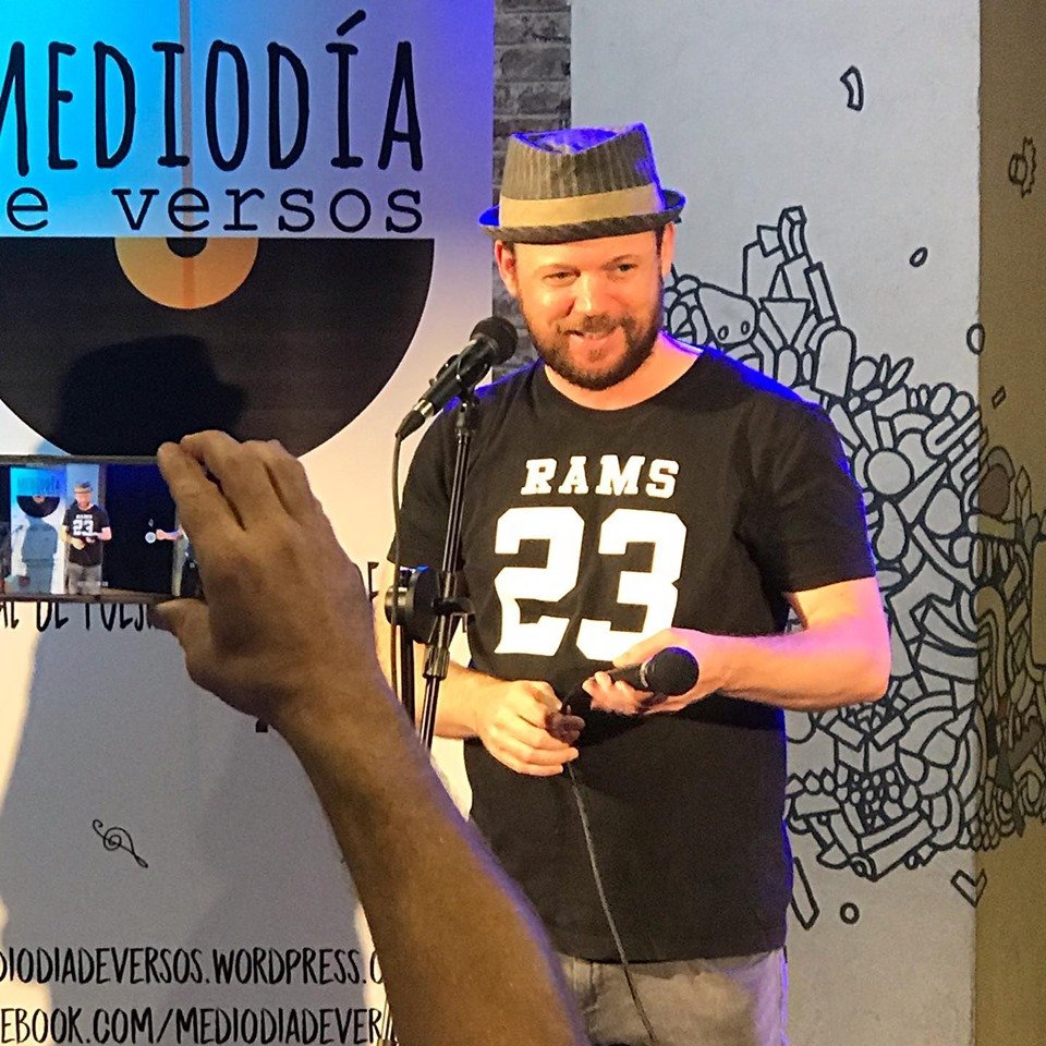 leinadzivro's tweet photo. Estoy mu contento. Este fin de semana me he alzado con el título de Campeón Nacional de Poetry Slam 2018/2019. Gracias a las organizaciones e implicados por hacerlo posible! https://t.co/9t4Cbxr6bo