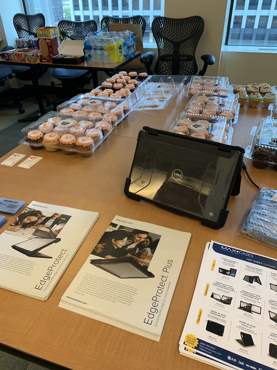 wirelesschadder's tweet photo. @Maxcases is at the @CDWCorp office today in #chicago showing off new products and checking in with our  awesome partner! @AnywhereCart @lightspeedsys and @NewlineIDEAMAX are here too! Come see us in room 5Q02. Oh yeah, there’s snacks too! 🧁 #cases https://t.co/cOBJmBa5GE
