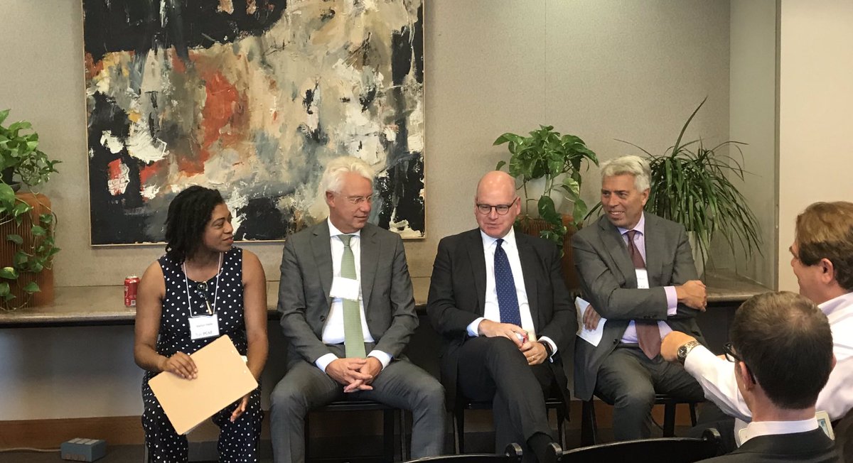 pcafglobal's tweet photo. The first PCAF global panel discusses the importance of carbon accounting and how the financial industry can lead during a climate emergency. #pcafglobal https://t.co/SiXYmgklJT