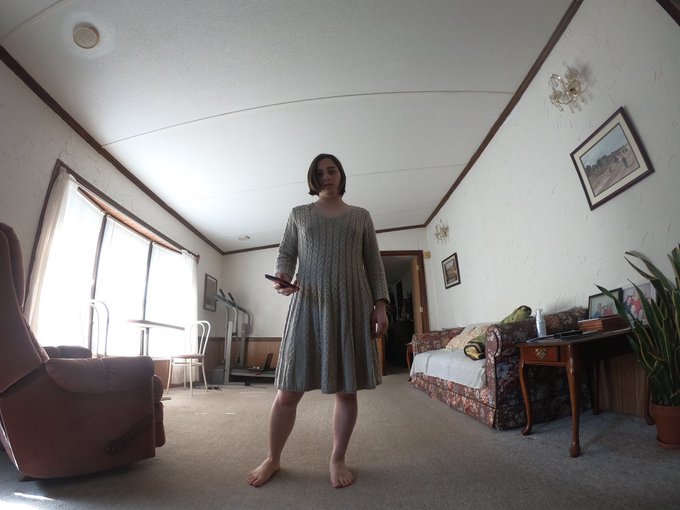 From 1 to 10 how cute am I people that comment and rt will get the nude version in your dm https://t