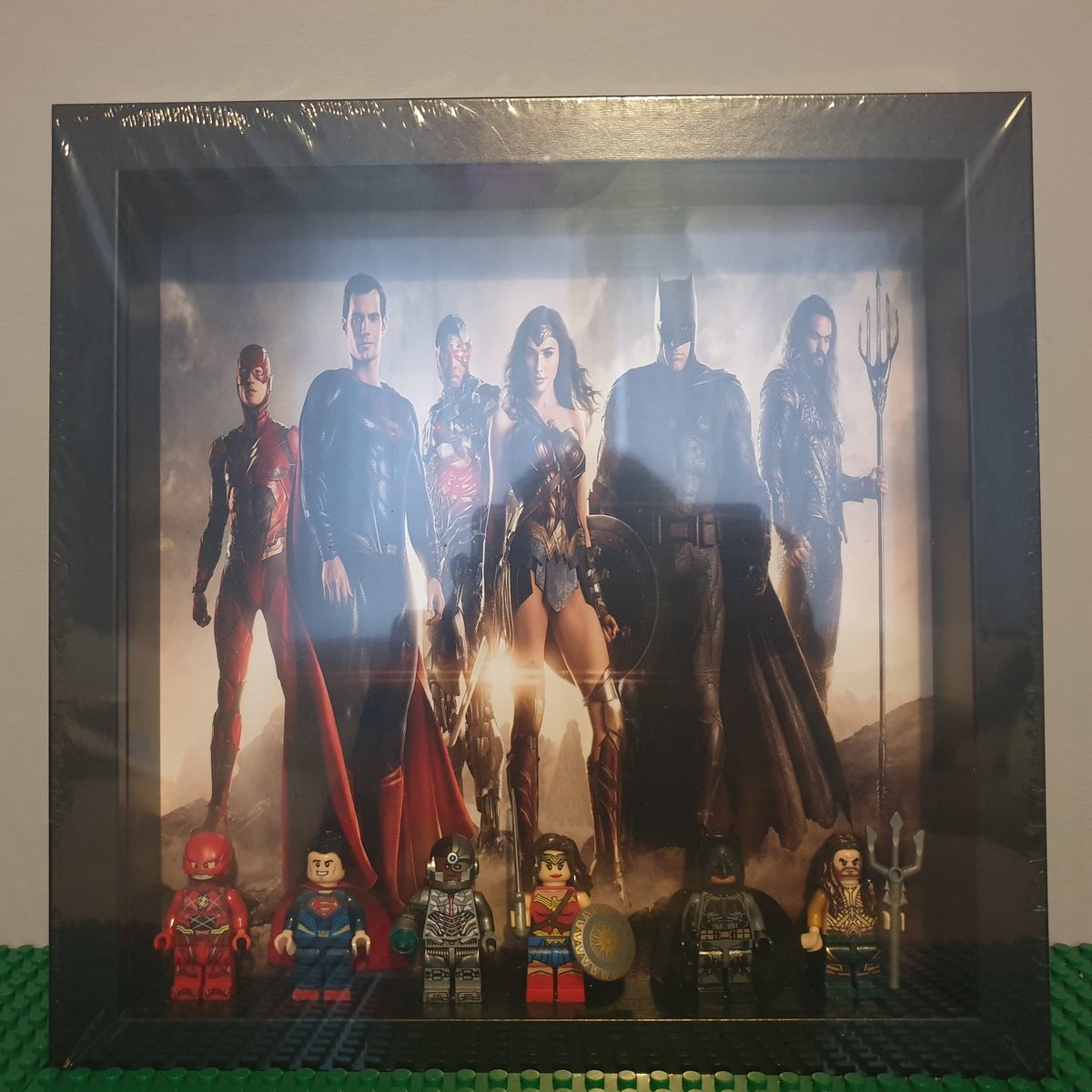 CosmicCollectUK's tweet photo. Our upgraded printer now means we can offer bigger prints such as this #JusticeLeague Frame. We think these versions really add a finer detailed touch to the frames with larger amounts of figures in 😊

#Craft #Christmas #Gift #Geek #Collectables #Minifigures #CosmicCollectables https://t.co/JSqOtbsDXp