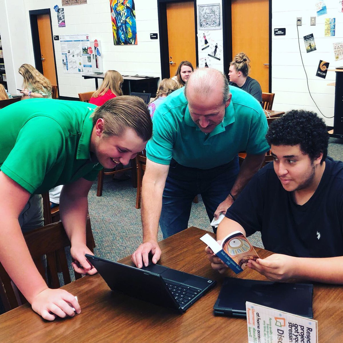 WarriorYIG's tweet photo. Always a pleasure to have Senator Tom Corbin help our YIG students refine their bills before submission! @RHSTribeChat @scymcayig https://t.co/5F5BNaZPs7