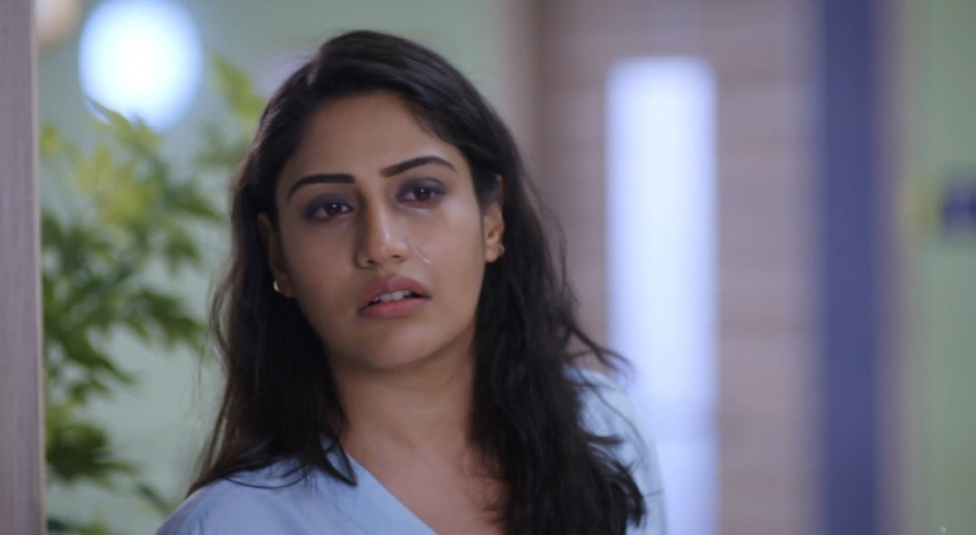 Samra S Tweet Messy Hair Minimal Makeup Made The Scene More