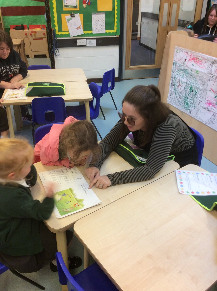 WoodlandsPriAc's tweet photo. Today was our first #reading session at the end of the day for Reception. Lots of #Parents came in to read with their children. Donβt forget read and sign your childβs diary every day for a certificate, 10 dojos and a prize.#successfulstudents #everyoneengaged @SouthPennine https://t.co/9TIn31iYhO