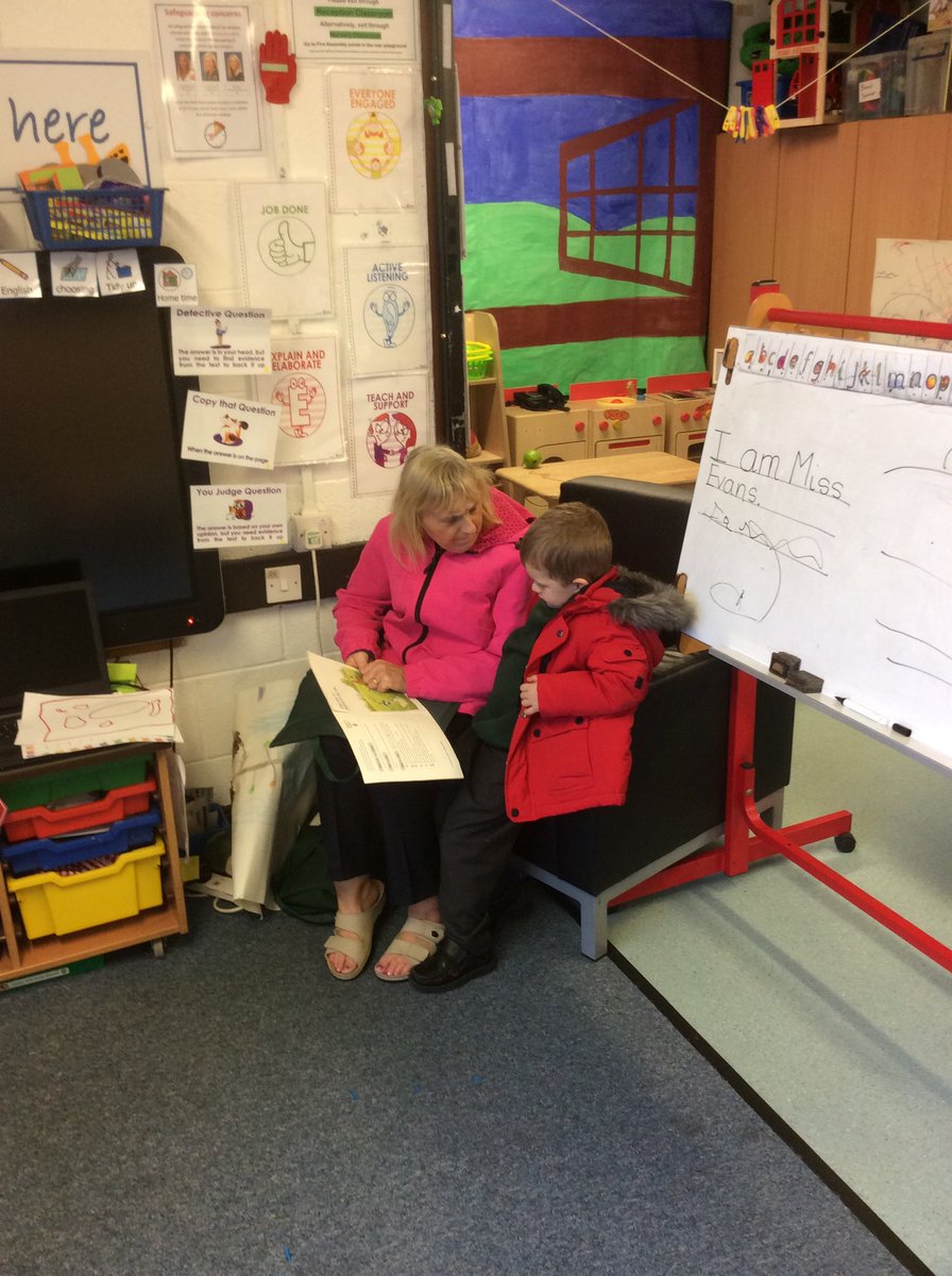 WoodlandsPriAc's tweet photo. Today was our first #reading session at the end of the day for Reception. Lots of #Parents came in to read with their children. Donβt forget read and sign your childβs diary every day for a certificate, 10 dojos and a prize.#successfulstudents #everyoneengaged @SouthPennine https://t.co/9TIn31iYhO
