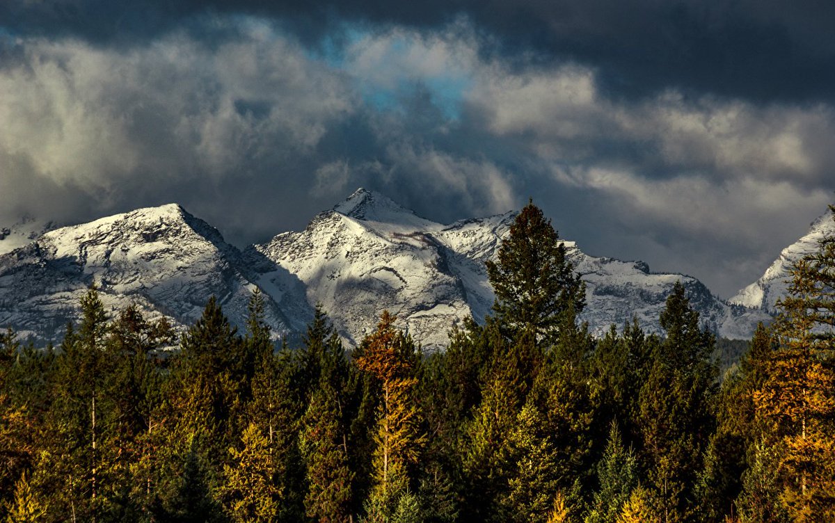 MSU_Leadership's tweet photo. Happy First Day of Fall! The Autumnal Equinox also marks the start of the last quarter of the year. What are you doing to finish strong and build the best you for 2020? #AutumnalEquinox #FinishStrong #MontanaState #LeadershipDevelopment 
Mission Mountains 
Photo credit unknown https://t.co/w85TebAUfh