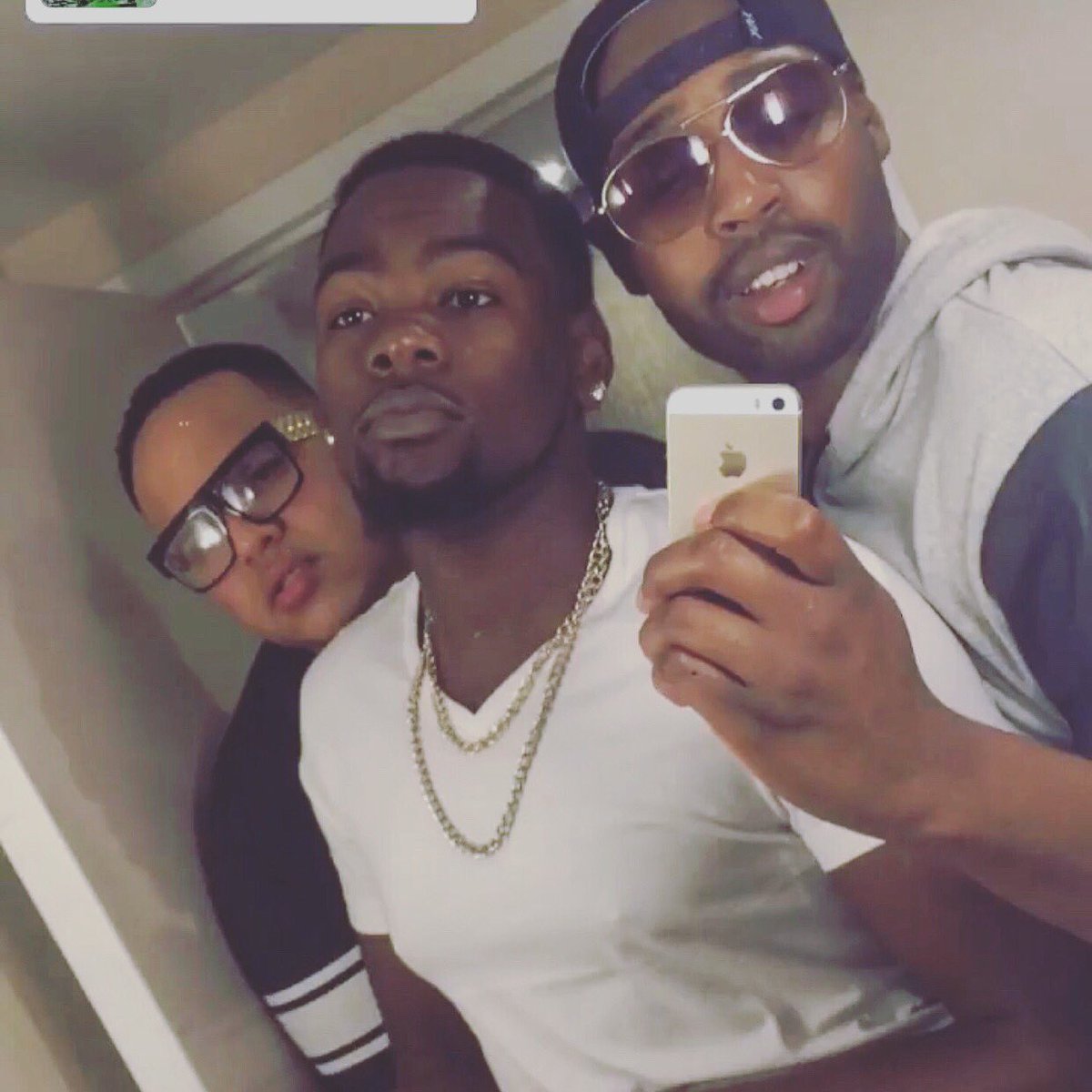 Jahmir07699137's tweet photo. Sisterβs 4 Life πππ. #ShitHurt https://t.co/f4xyEPNQfW