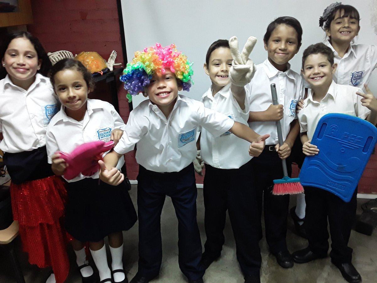 CRAjuanito's tweet photo. Magia y diversión en nuestro primer día de este año escolar @colegiojuan23 @sedejuanito https://t.co/M2gNnbtlmq