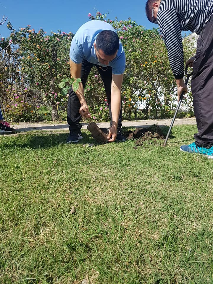 gimenez_bebo's tweet photo. 🌳🌳🌳🌳🌳el candidato a intendente Adrian Bebo Gimenez salio hoy a visitar a los vecinos, en el marco de la llegada de la primavera y colaborando también con el medio ambiente, llevo plantines para embellecer los frentes de los hogares Sylvinenses. https://t.co/n5rHna8coM