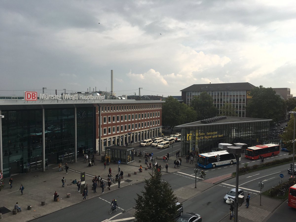 MikePlans's tweet photo. Münster: 40% bike Mode Share. Triangle bldg is a 4000 space garage for bikes. Wunderbar‼️ https://t.co/z4l2BNNk1W