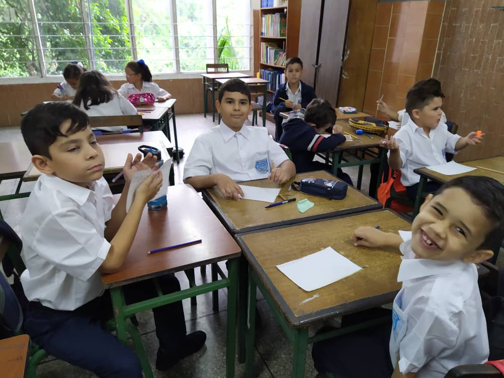 CRAjuanito's tweet photo. Primer día en Tercero 💕 @colegiojuan23 @sedejuanito https://t.co/dRcOKF4EMR
