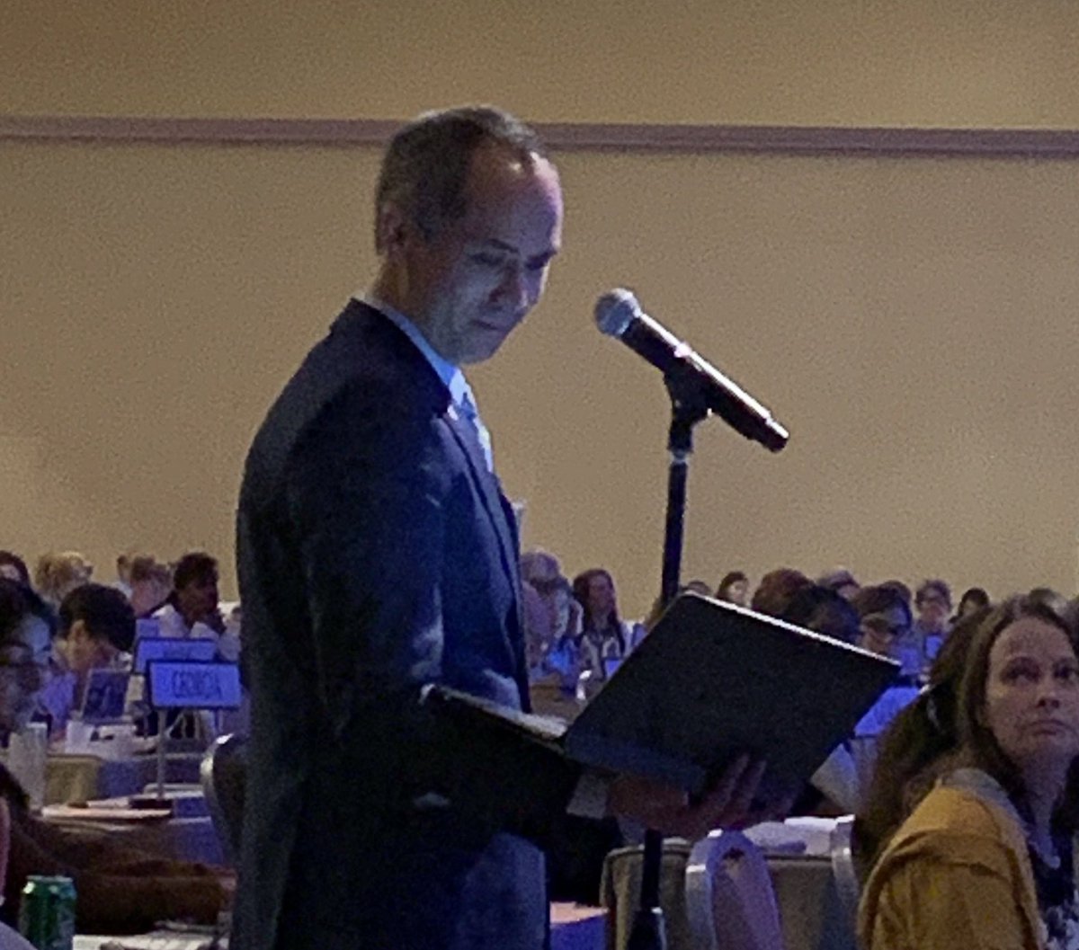 Andrew Carroll MD speaks in support of an AAFP Congress of Delegates resolution to oppose separating families seeking asylum and incarcerating families in substandard conditions
