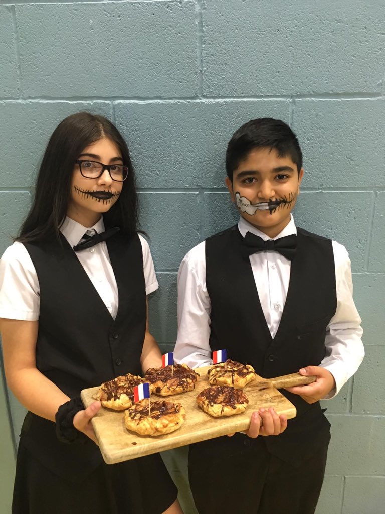 EssaHealth's tweet photo. The cooking department have been busy providing multicultural foods from around the world this opening evening. In celebration of #internationallanguagesweek @EssaHumanities 🇮🇹🇳🇪🇵🇹🇪🇸🇬🇧👨🏻🍳🌮🥙🥗 https://t.co/evXMFQg7LR