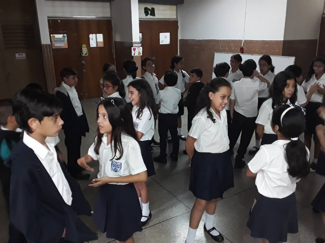 CRAjuanito's tweet photo. 5to grado en su primer día de clases @colegiojuan23 @sedejuanito https://t.co/rdNARVnxEy