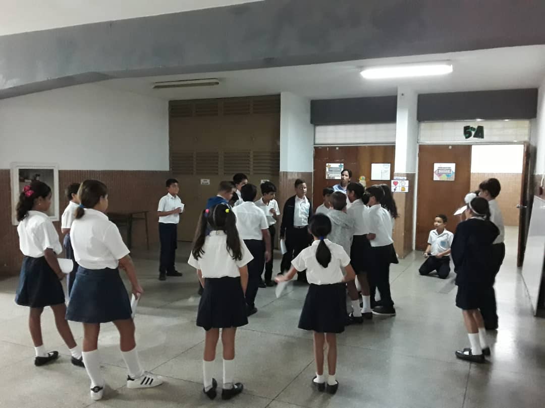 CRAjuanito's tweet photo. 5to grado en su primer día de clases @colegiojuan23 @sedejuanito https://t.co/rdNARVnxEy
