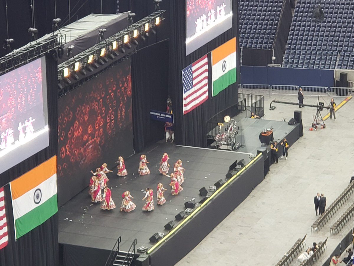 Sidelines of  #HowdyModi These wonderful ladies from Houston performed Garbha at the event.