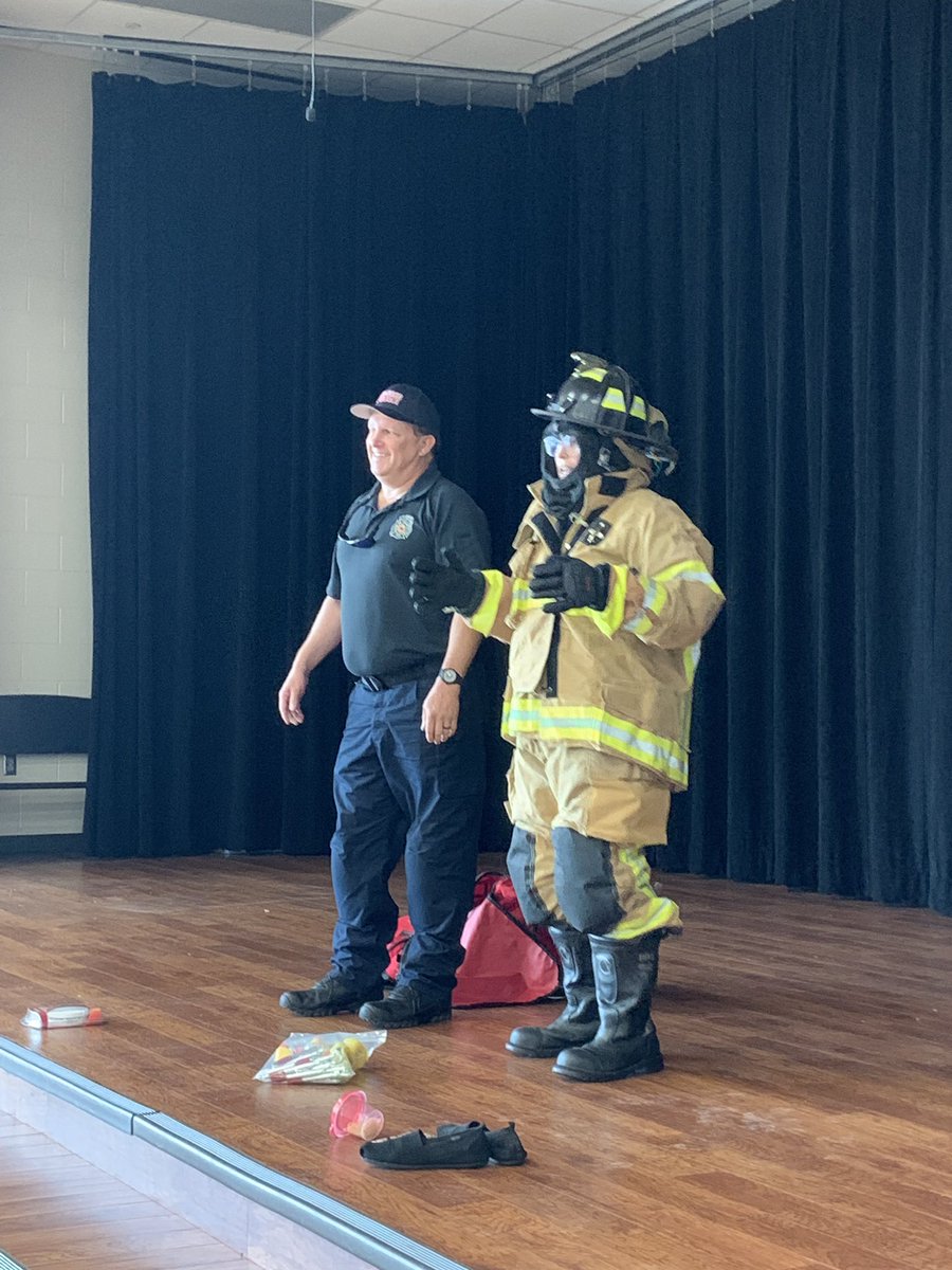 Best morning ever! We loved learning about fire safety from <a href="/CFVFD/">Ffh Cfvfd</a> 🚒  thank you <a href="/popemusicians/">Pope Music</a> for dressing up in the uniform!! 🔥 <a href="/popepanthers/">🅟🅞🅟🅔  🅟🅐🅝🅣🅗🅔🅡🅢</a>