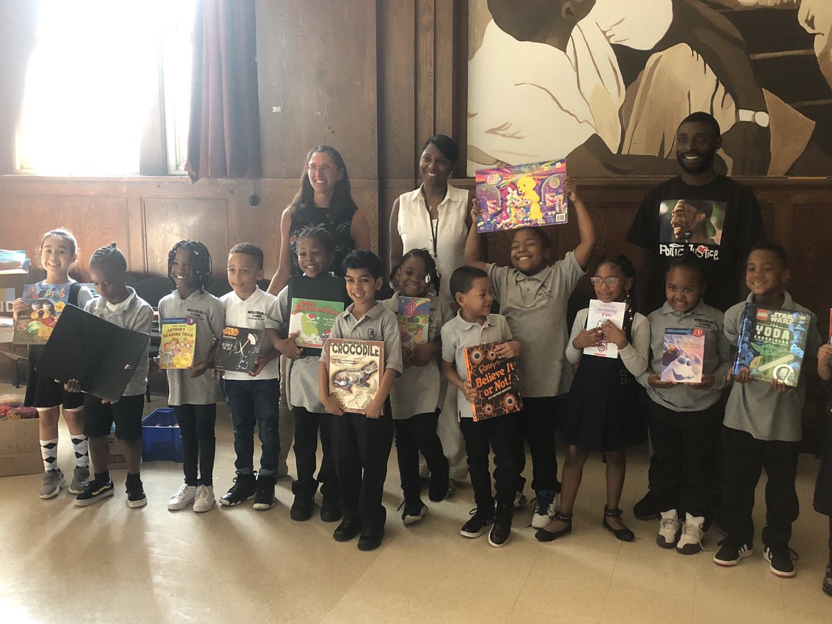SeanThimas's tweet photo. Thank you #MLKSchool @BostonSchools for having @ReadBostonMA spend time with your 1st grade scholars this morning!!! #InpsireReaders #PictureBooks #MLK https://t.co/MpSsOywNSj