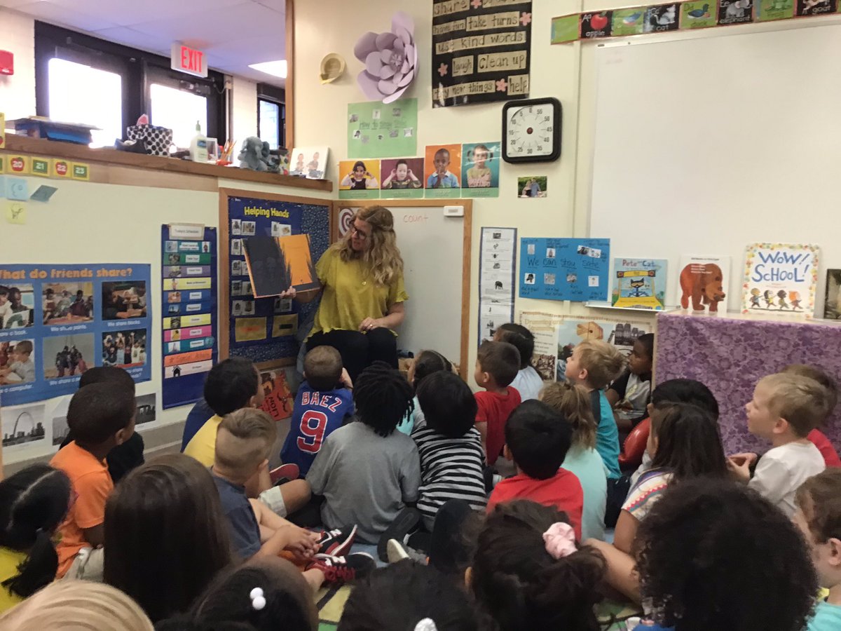 misskatie2121's tweet photo. We love when Miss Jenny comes to read at PKP! #oakpark97 #longfellowbears #oakparklibrary #pkp #readingrocks https://t.co/Lzxy3RM1Ja