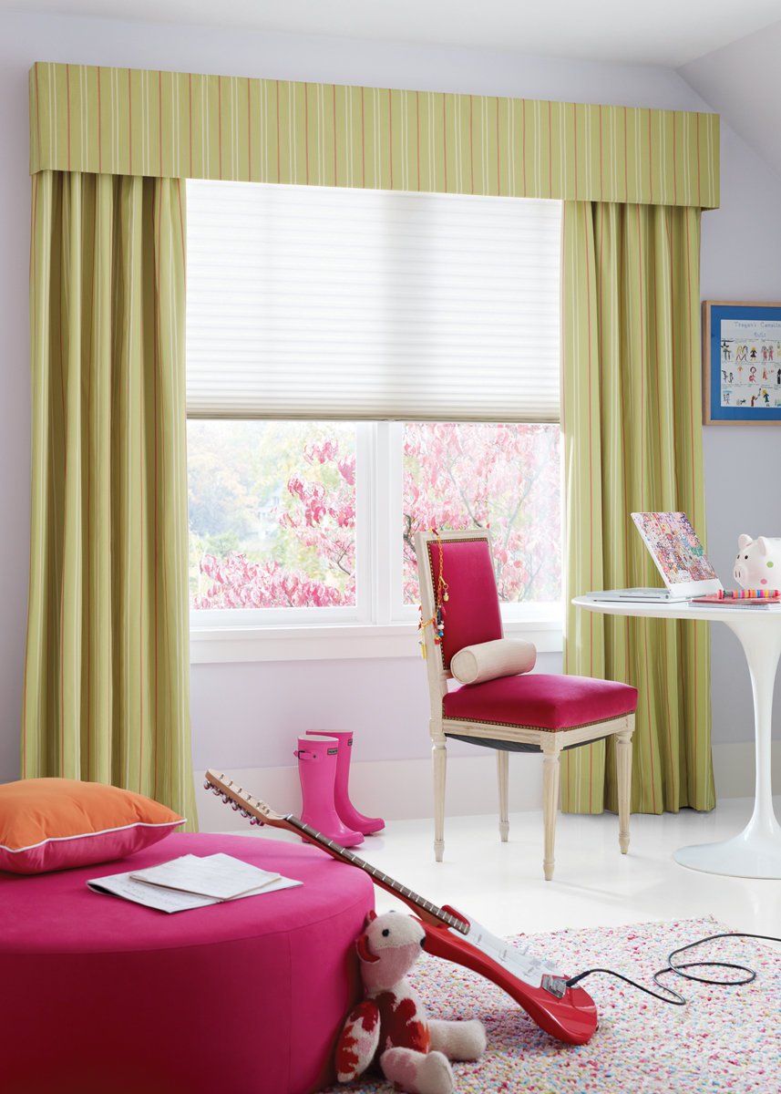 AmbianceWindow's tweet image. #FeatureFriday This window treatment combines a roller shade and custom drapes with a valance top treatment. Visit our portfolio for more inspiration: bit.ly/2Wvjsd9