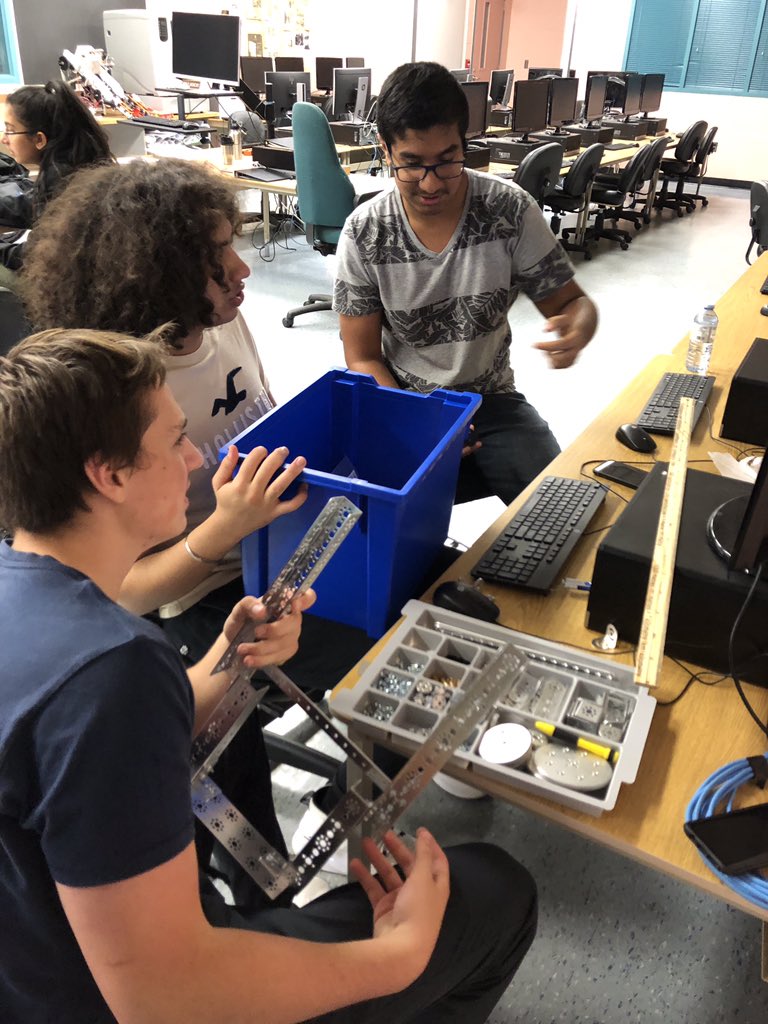 CNicHWDSB's tweet image. Team 16423 @SaltfleetHWDSB preparing for the robotics competition world. I love that you have set goals. Proudly cheering you on as you embark on this new & exciting journey! @emilyforsterFRC @frc2056