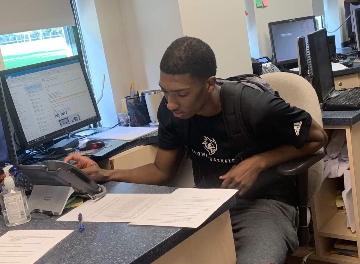 RiceMBB's tweet photo. On the phones with some season ticket members tonight. Home opener is Nov. 9th. See you there! 

#GoOwls👐 x #TheRiceWay https://t.co/fsWuA8ihSI