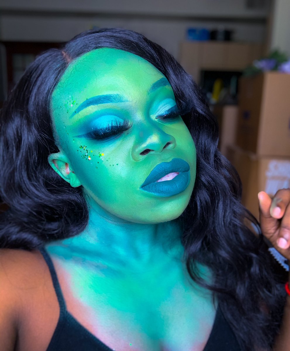 Goldenlilbb's tweet photo. Gamoraaaaa #gamora @zoesaldana https://t.co/MX2GdUeXCS