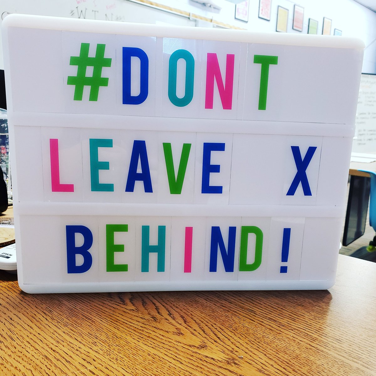 mathinmotionALC's tweet photo. Distributing like a boss! Dont leave your X behind! #middleschoolmath @NiRiverMS @SpotsySchools https://t.co/KrIAZIe3TK