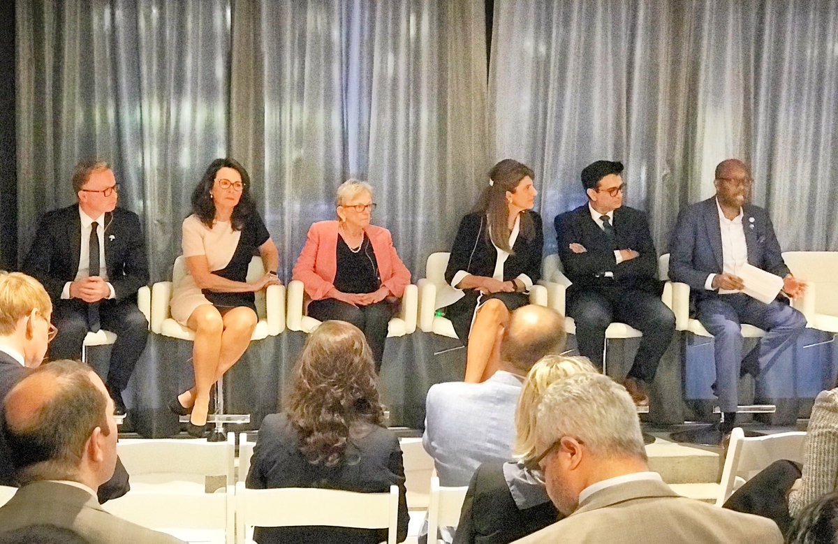 The #UHC political declaration adoption is only the beginning to realize #HealthForAll. Panelists emphasize focus on people - to evolve services &amp; care around the patient, &amp; to break down siloes between different diseases &amp; stakeholders for full integration.

<a href="/Roche/">Roche</a> #UNGA #HLMUHC