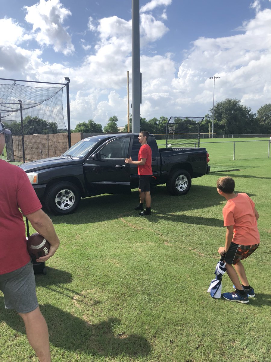 Edgex_Fmd's tweet photo. The 5th grade 49ers have had Max Roberts @KLEINOAKFB coaching their kids for the last year. So much they bought him a truck!! Amazing young man giving back to the community. @thomashensley Our parents love our high school coaches!! TFL HAS AMAZING PARENTS! https://t.co/qo1hQRQ7q8