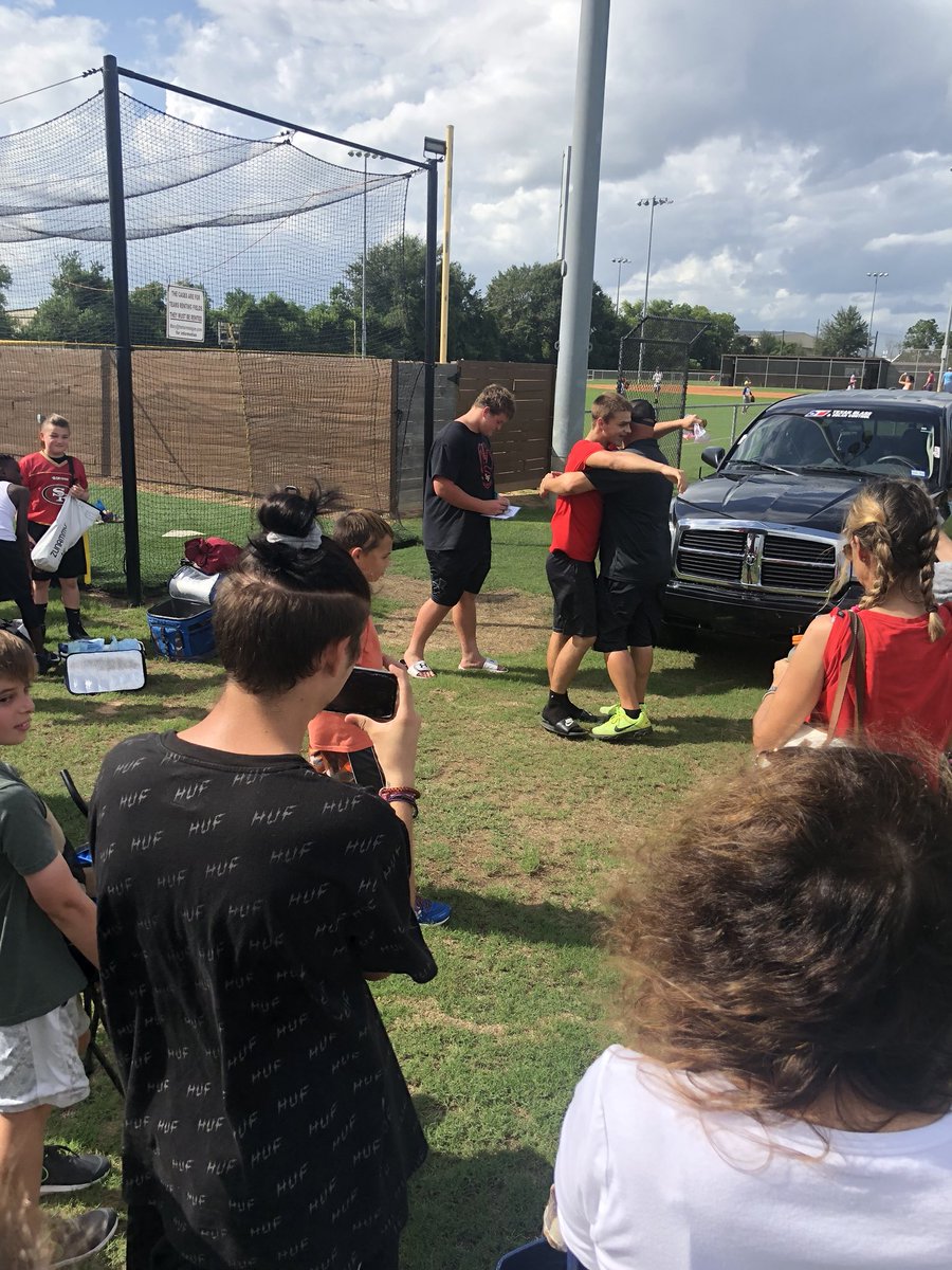 Edgex_Fmd's tweet photo. The 5th grade 49ers have had Max Roberts @KLEINOAKFB coaching their kids for the last year. So much they bought him a truck!! Amazing young man giving back to the community. @thomashensley Our parents love our high school coaches!! TFL HAS AMAZING PARENTS! https://t.co/qo1hQRQ7q8