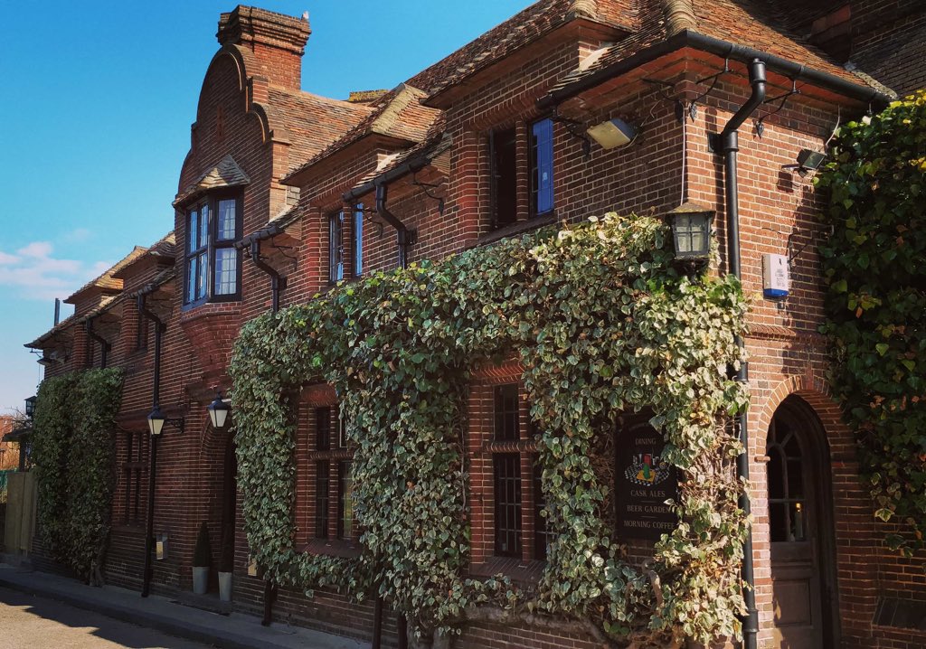 Se imaginan aquí p.ej. a la guía de los soles Repsol otorgando su distinción más alta como restaurante del año pongamos a Lera, Els Casals, Alameda o Güeyu Mar ?