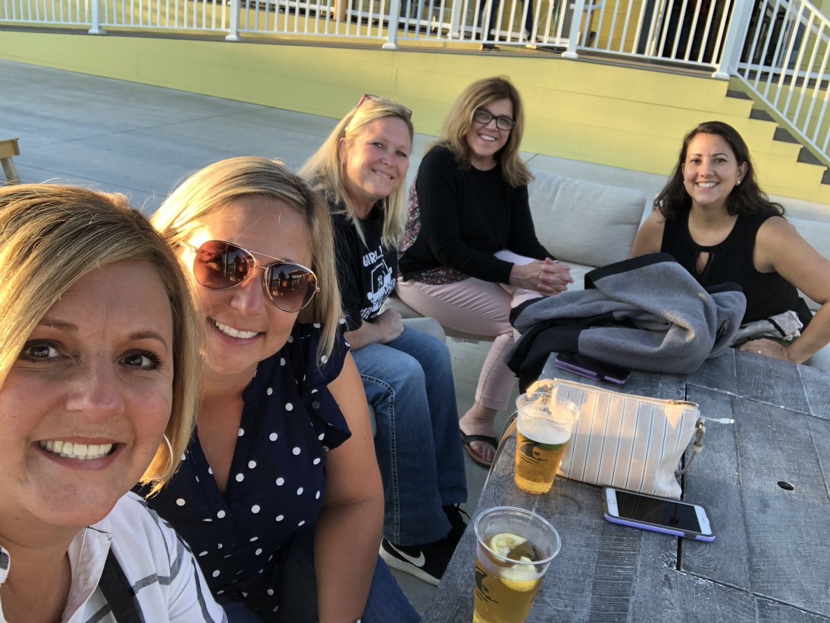 tamilynnyates's tweet photo. Professional bonding with St. Charles LASE #MOCASE2019 https://t.co/V8Yt0UYaCV