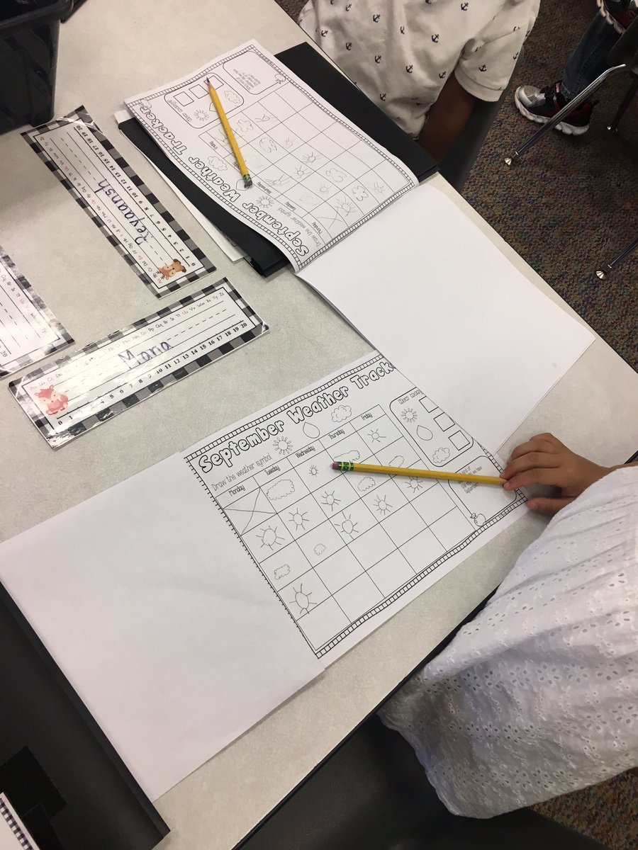 MrsKeltysELA's tweet image. We may not be @rexroth7wxyz yet, but we’ve started tracking the weather!  #dailyroutines #mathroutines #calendar #Kindergarten @MeadowbrookEle