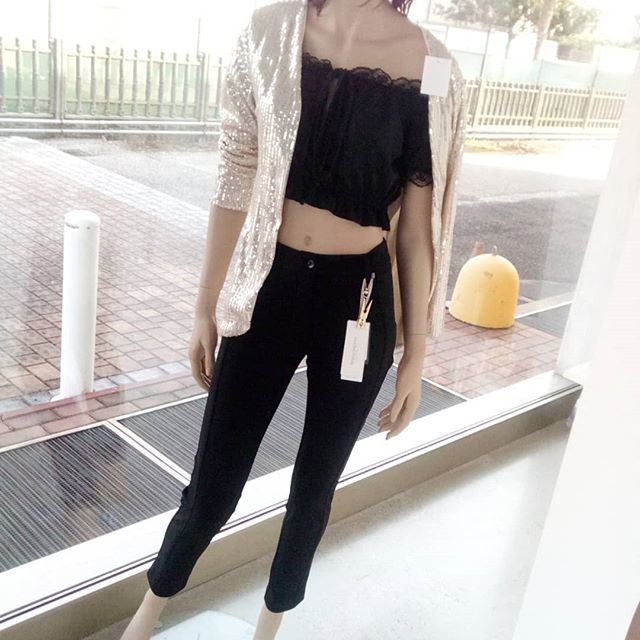 abb_borsarini's tweet photo. #giacca #paillettes 45.00 #camicia #corta 29.90 #pantalone #rinascimento 65.00 https://t.co/PNOuvwP9GP https://t.co/sWGM4hnrPu