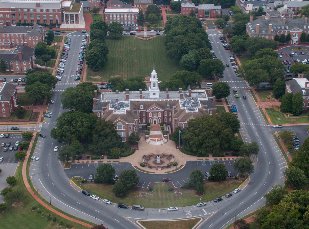wboc's tweet photo. Today is the first day of Fall 🍁
Here’s Delaware’s Legislative Hall and The Green during the changing seasons from #Chopper16 https://t.co/dVytCkmpG2