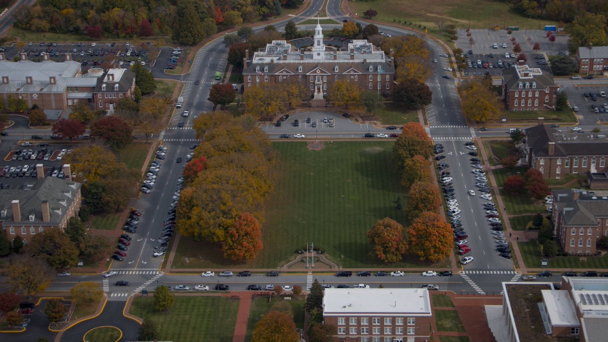 wboc's tweet photo. Today is the first day of Fall 🍁
Here’s Delaware’s Legislative Hall and The Green during the changing seasons from #Chopper16 https://t.co/dVytCkmpG2