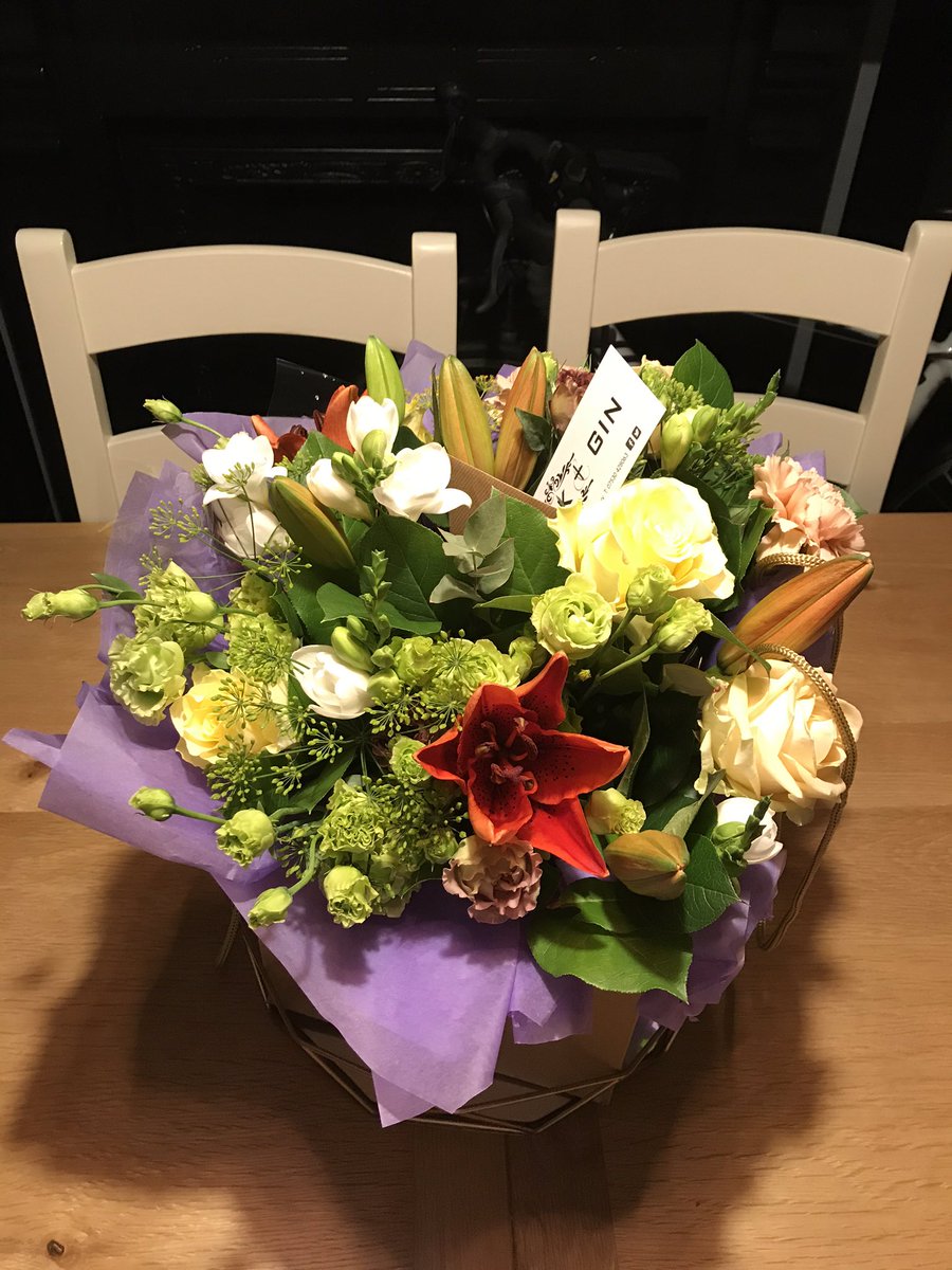 Thank you to the most amazing managers @JaneDav46297076 and <a href="/MahoneyMagee/">Hannah Magee</a> for my beautiful flowers today at the <a href="/SaTHCritCare/">SATHCriticalCare</a> conference 😍😍 &amp; for always inspiring me to improve &amp; putting up with my craziness 😘 &amp; thank you to all that #madeithappen today! 🥳🤩🤸‍♀️