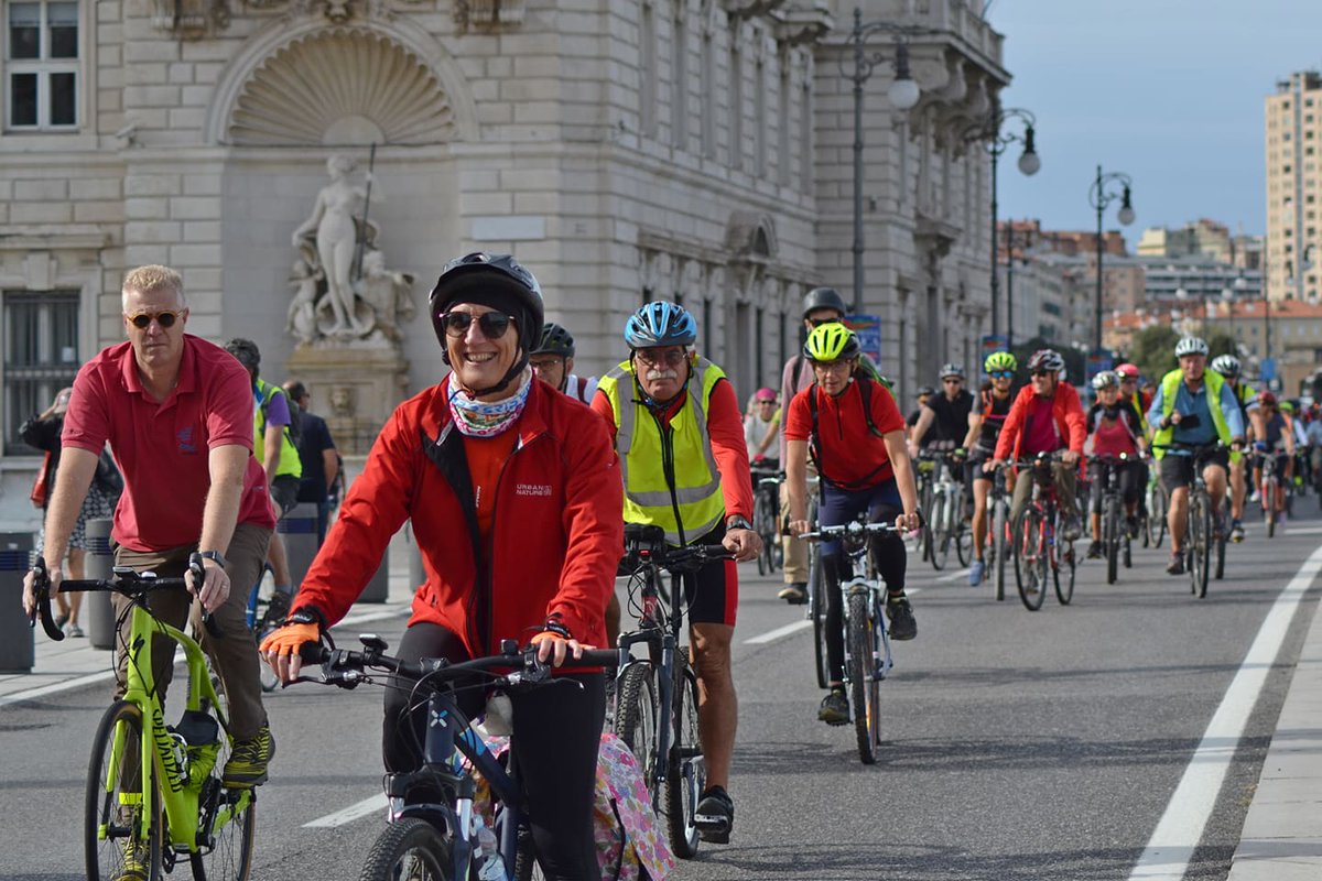 UlisseFIAB's tweet photo. 400 i partecipanti a Pedala Trieste, grande festa in bicicletta per mostrare che “Trieste xe anche per bici”
#pedalatrieste #lastradaèditutti #triestexeperbici https://t.co/qQyyad5RfI https://t.co/nyi3uJejLM