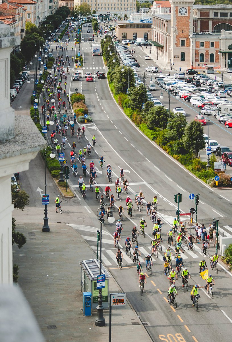 UlisseFIAB's tweet photo. 400 i partecipanti a Pedala Trieste, grande festa in bicicletta per mostrare che “Trieste xe anche per bici”
#pedalatrieste #lastradaèditutti #triestexeperbici https://t.co/qQyyad5RfI https://t.co/nyi3uJejLM
