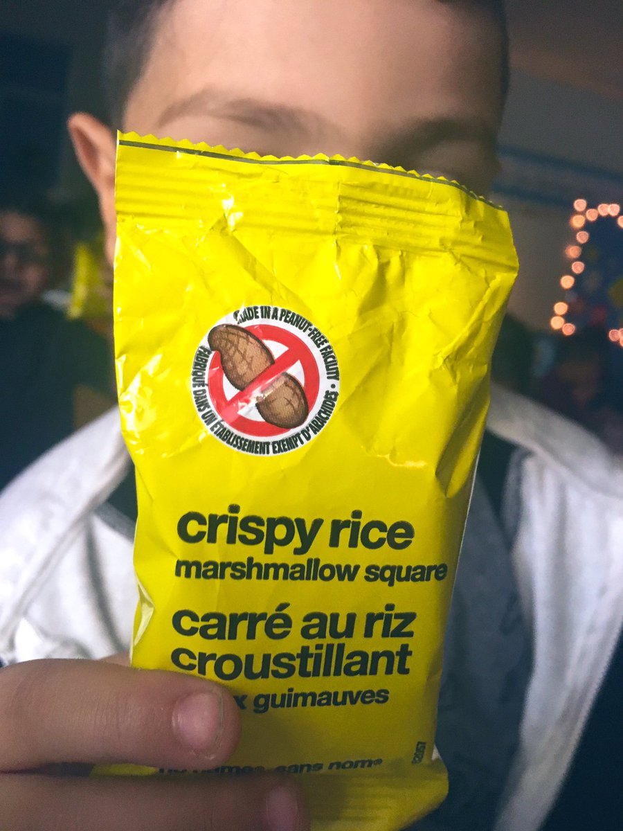 DHSCavanaugh's tweet photo. Kindergarten friends noticed that their snacks have important information on them! 
We found the “No Nuts” sign on many of our snacks today. 

What does this sign mean? 
Why is this sign important? https://t.co/ahi66gb7JB