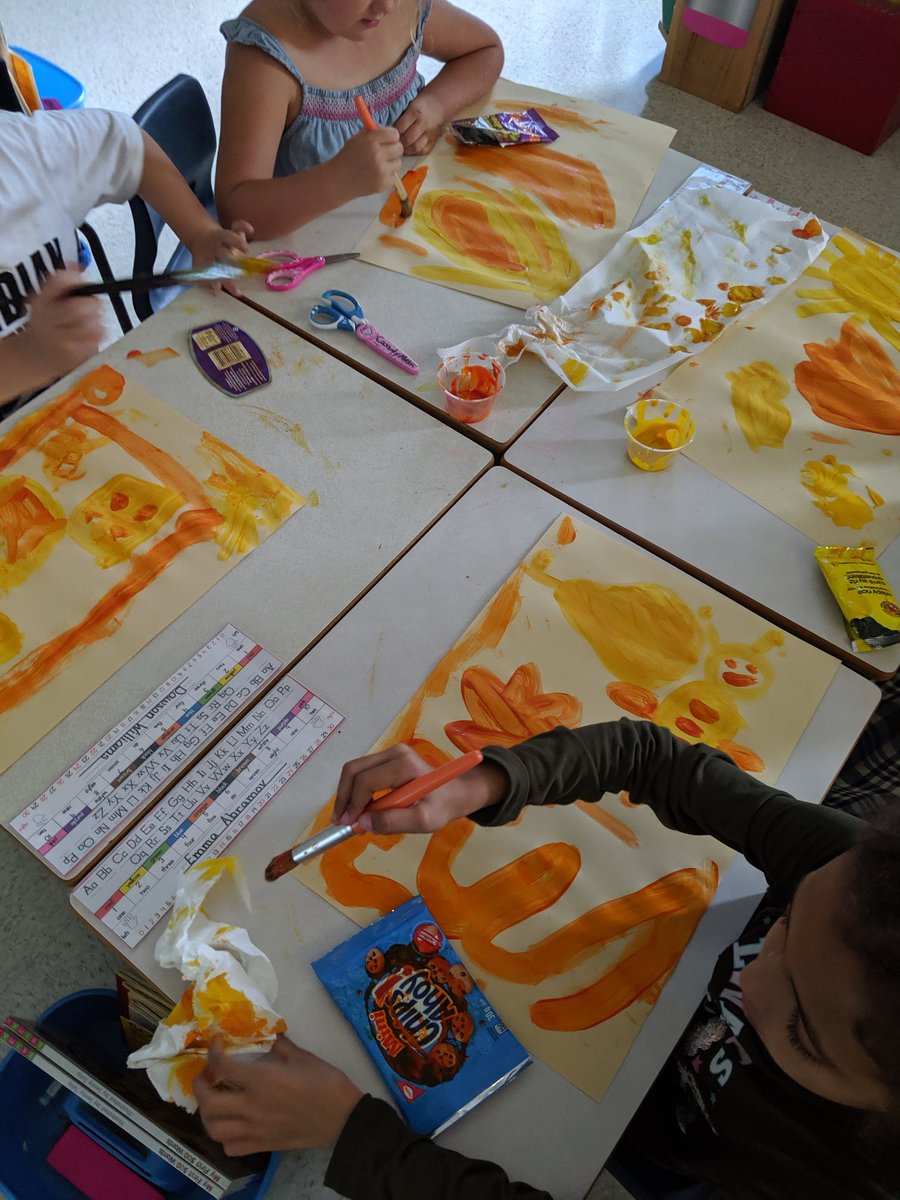 dellbrewer's tweet photo. What an awesome author/arrist study today! We were pleased to learn all about Lois Ehlert and her silly use of garbage in art! #CreativeCoyotes https://t.co/MFOuYISu8j